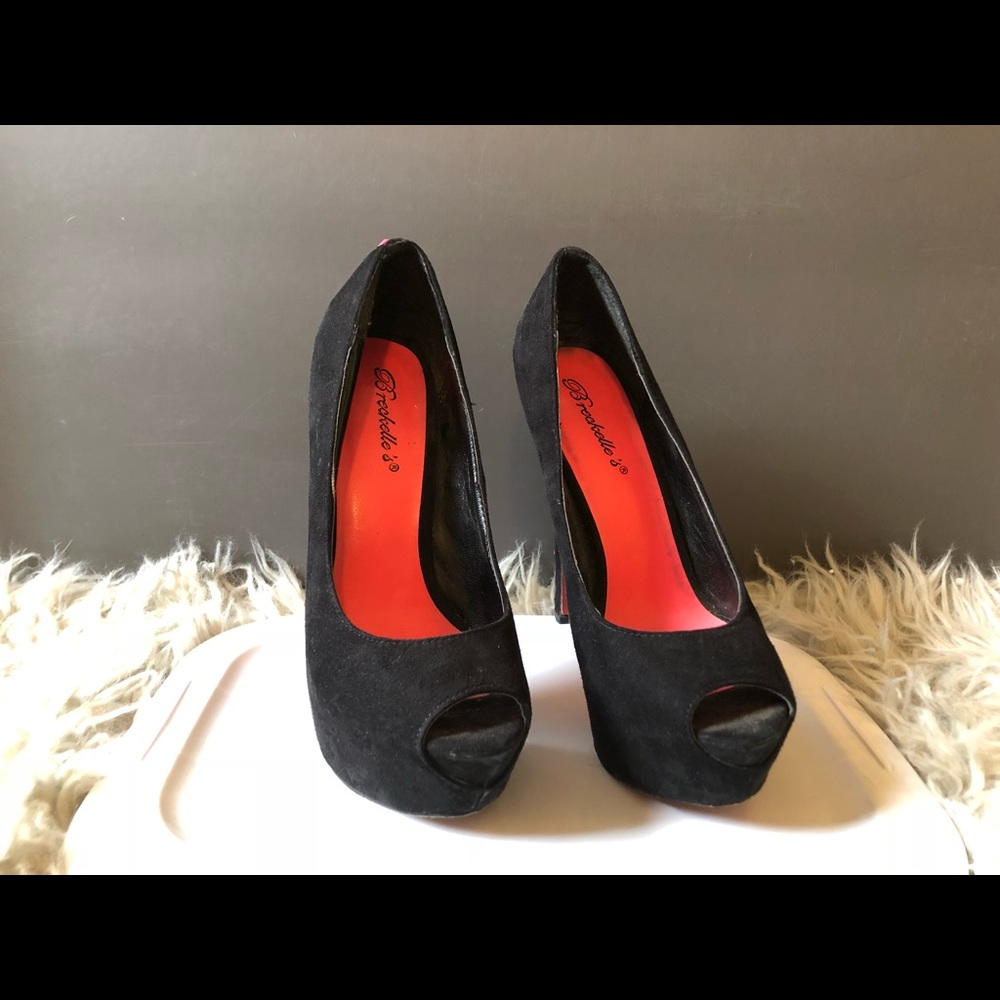 Breckelle’s heels - Picture 3 of 8